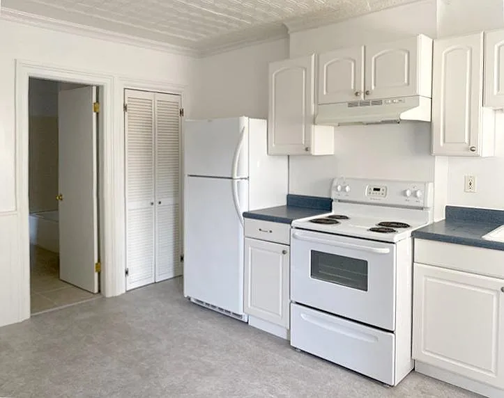 1 bed, 800 sqft, $1,050 — Photo 1