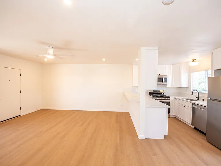 Valeria Apartments — Photo 25