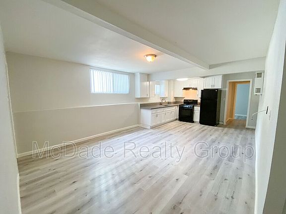 4th image of 902-906 Melrose St #For