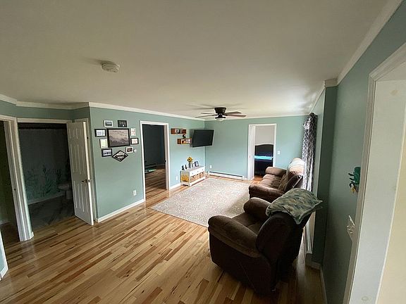 3rd image of 22 Pine St
