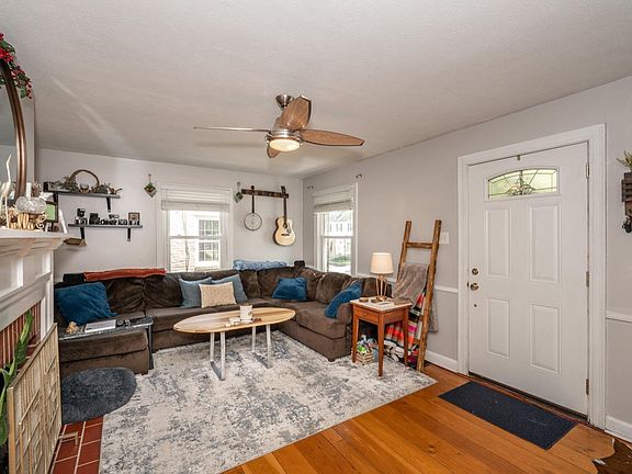 4th image of 3330 N Sterling Way