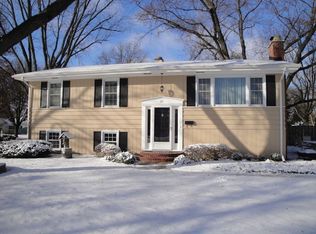1121 E Elm St, Wheaton, IL 60189