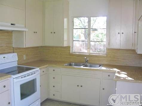 5th image of 319 Goodhue Ave