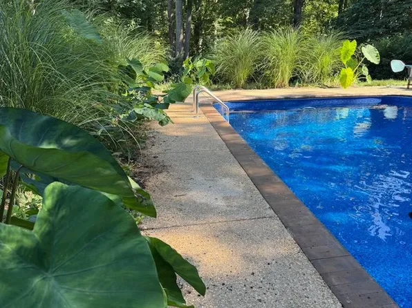 208 Lake Shore Dr, Fredericksburg, VA 22405