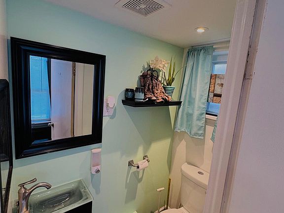 2nd image of 624 Ashland Ave