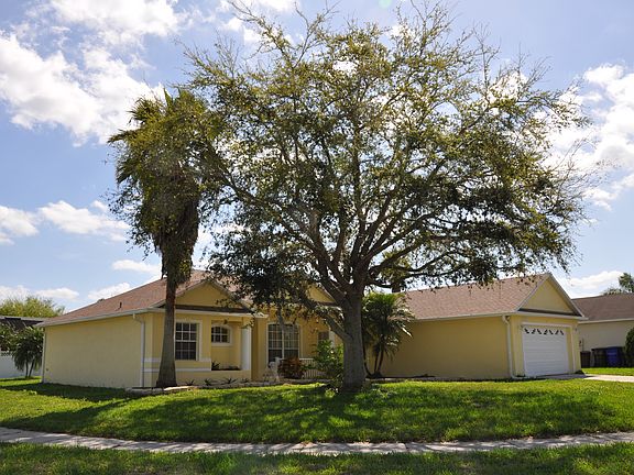 2nd image of 3236 Sawgrass Creek Cir