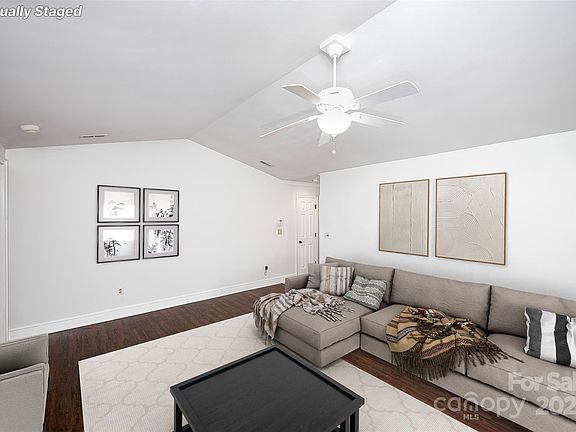 3rd image of 2922 Cherry Blossom Ct