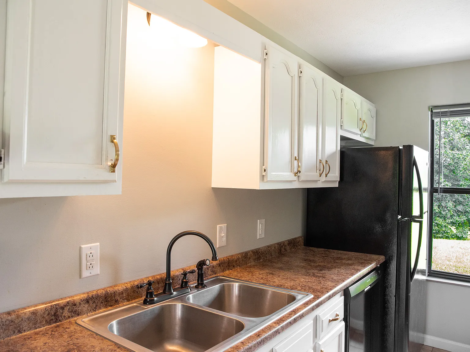 1204 Faith Ln — Photo 4