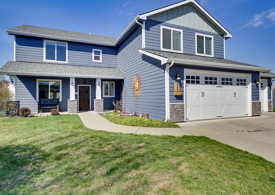 1st image of 32 Cranbrook Ln