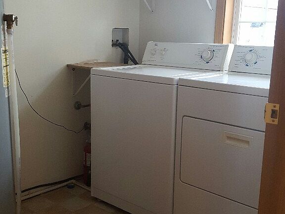 Utility Room with washer/dryer in unit