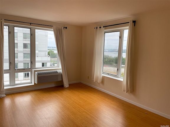 5th image of 112-02 Northern Blvd #Penthouse G