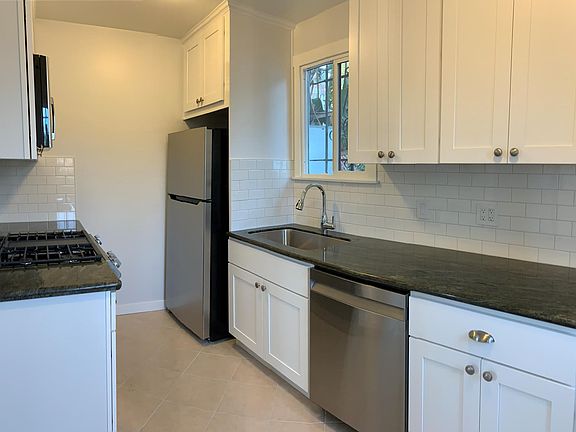 3rd image of 4423 1/2 Ellenwood Dr