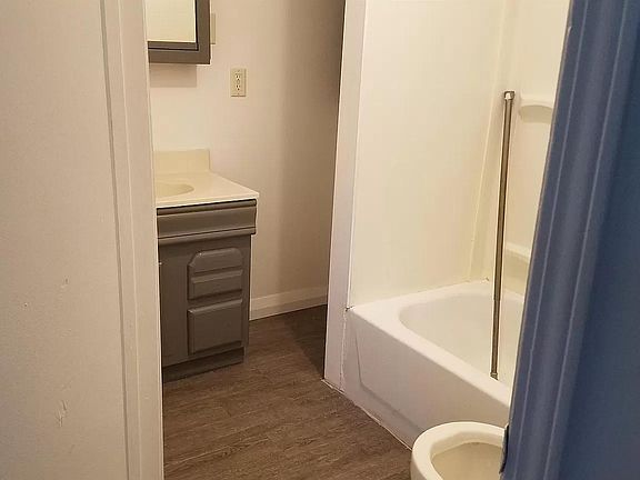 3rd image of 511 Howard Ave