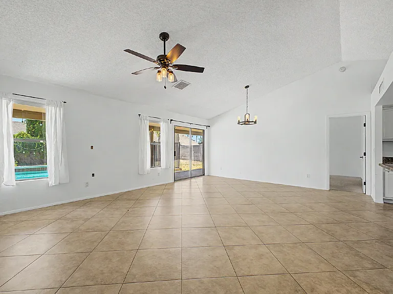 1301 E Taro Ln — Photo 8