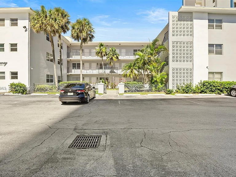 2200 S Ocean Dr #N103 — Photo 31