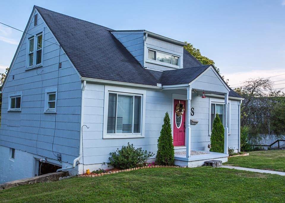 1st image of 605 N Oakwood Ave