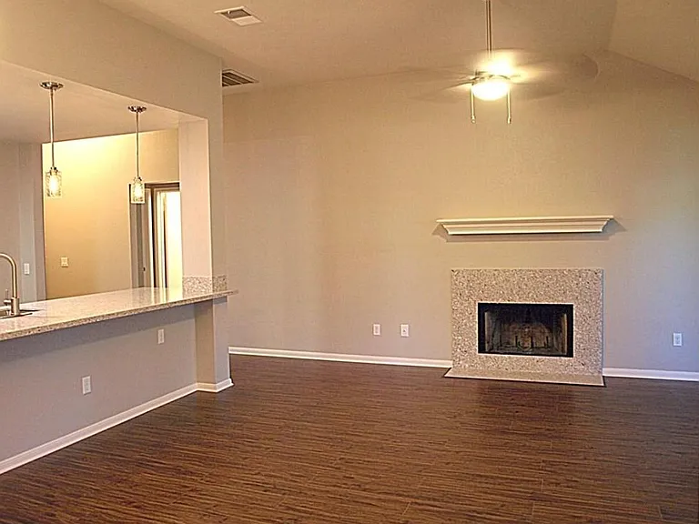 2200 Larston Ln — Photo 5