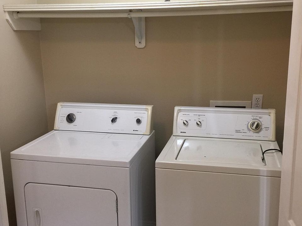 1st image of 3110 Carson St APT 3