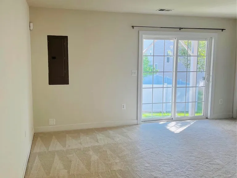 Caledonia Meadow Dr — Photo 13