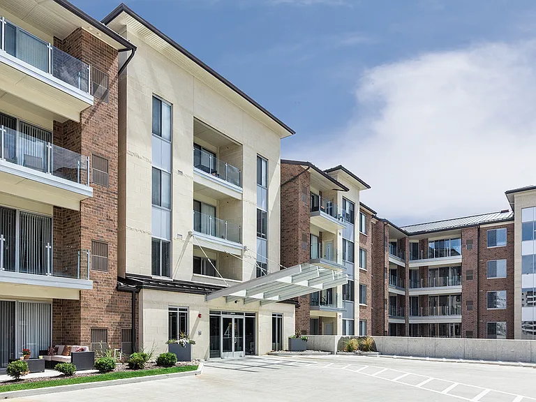 Four Seasons Apartments — Photo 34