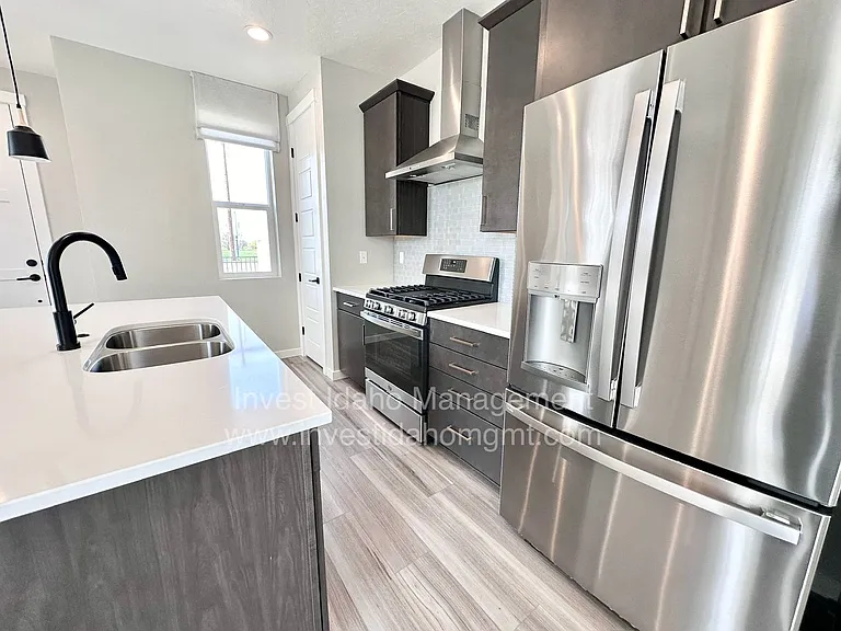 373 N Stone Canyon Ln — Photo 6