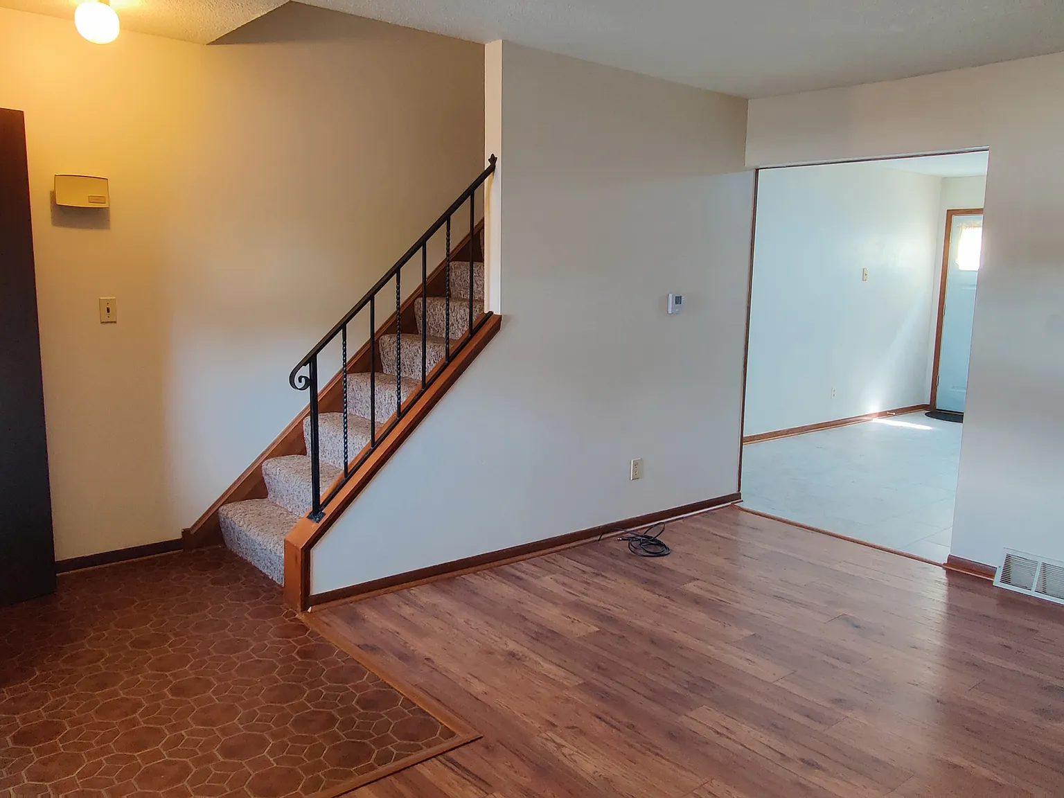 2 bed, 1.5 bath, 1000 sqft, $1,000 — Photo 4