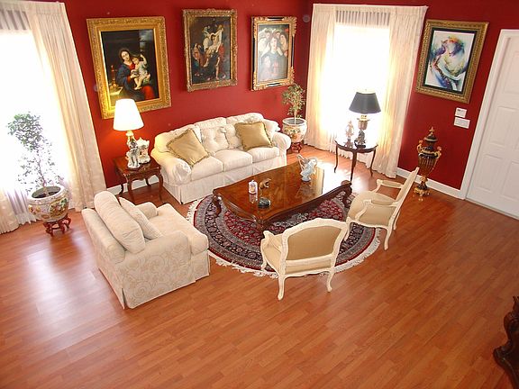 FORMAL LIVING