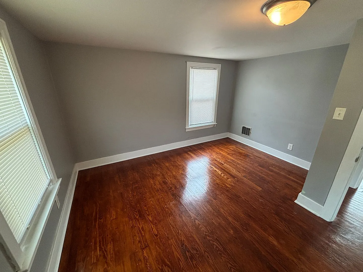 Beautiful 3 Bedroom/1 Bath Home in Lancaster — Photo 3