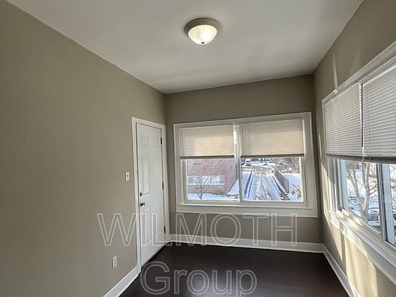 3rd image of 2827 N Kenwood Ave APT 4