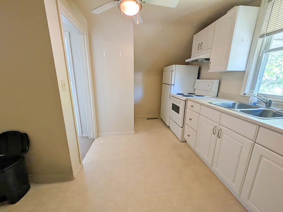106 Haig St #2