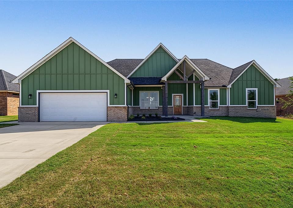 1st image of 2000 Castle Dr