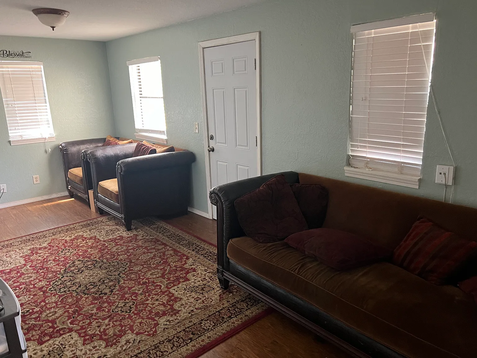 1 bed, 1600 sqft, $550 — Photo 3