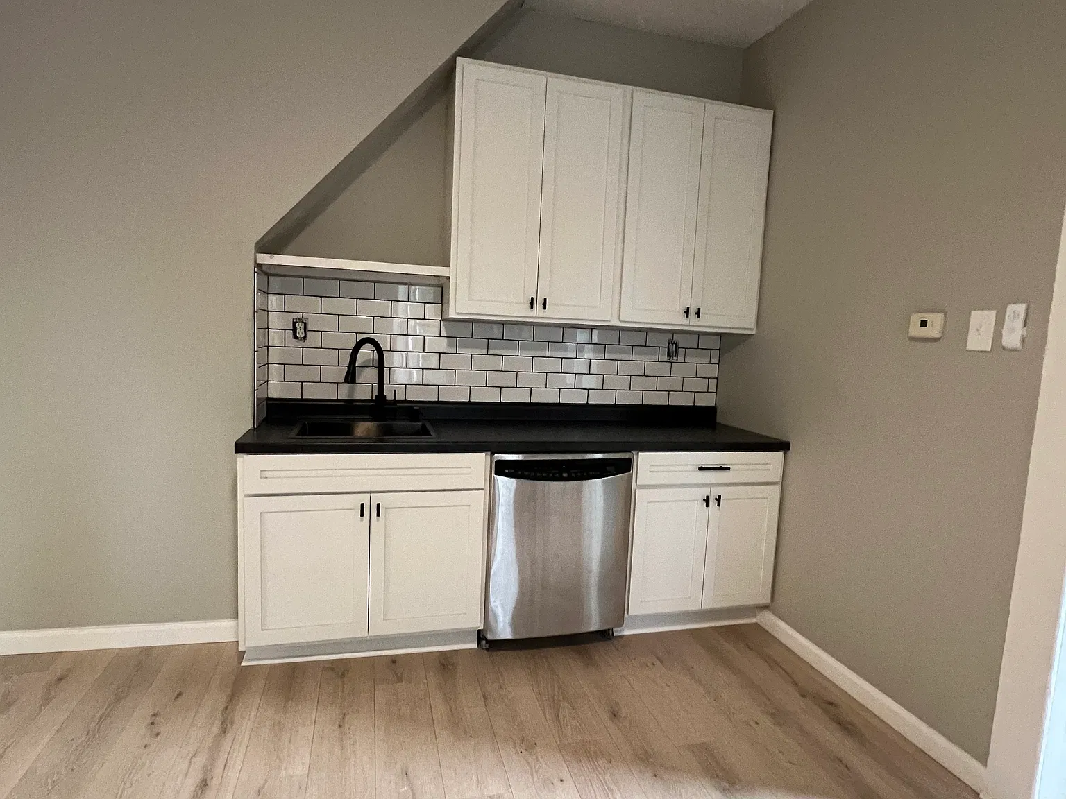 Studio, 700 sqft, $1,195 — Photo 3