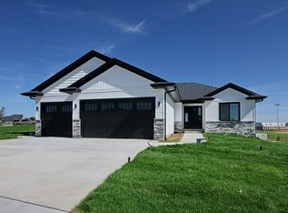 804 Windam Dr, Solon, IA 52333