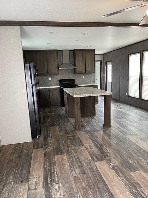 1st image of 418 W 9th St