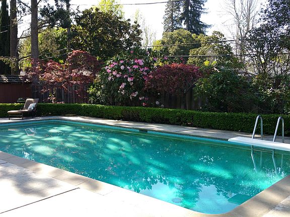 4th image of 561 Windsor Dr