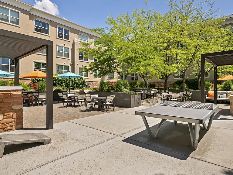 Colonial Court Apartments — Photo 33