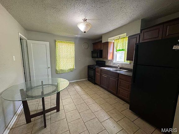 3rd image of 15 N Harvey Ave