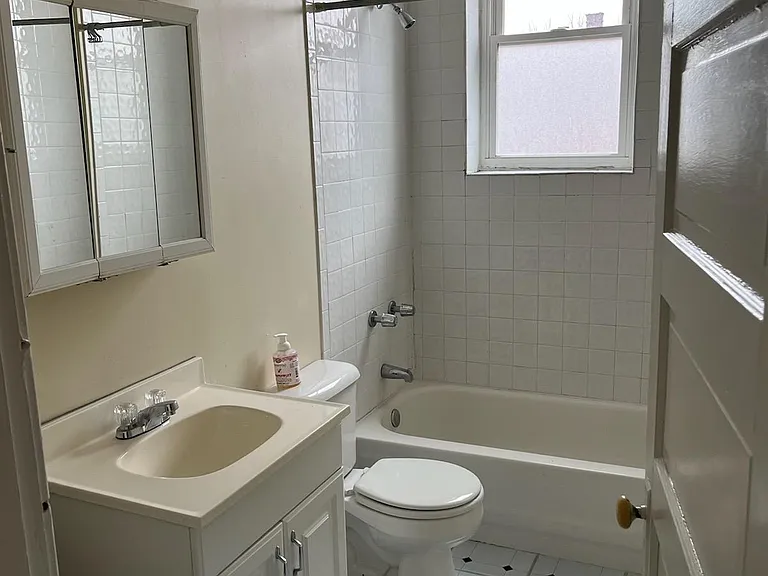 339 Ludlow Ave #10 — Photo 5