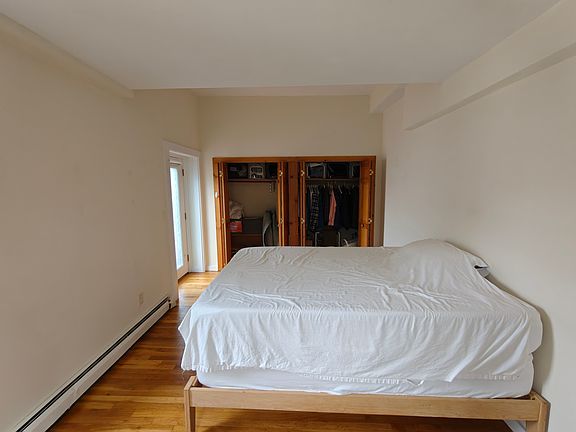 4th image of 238 Columbia St