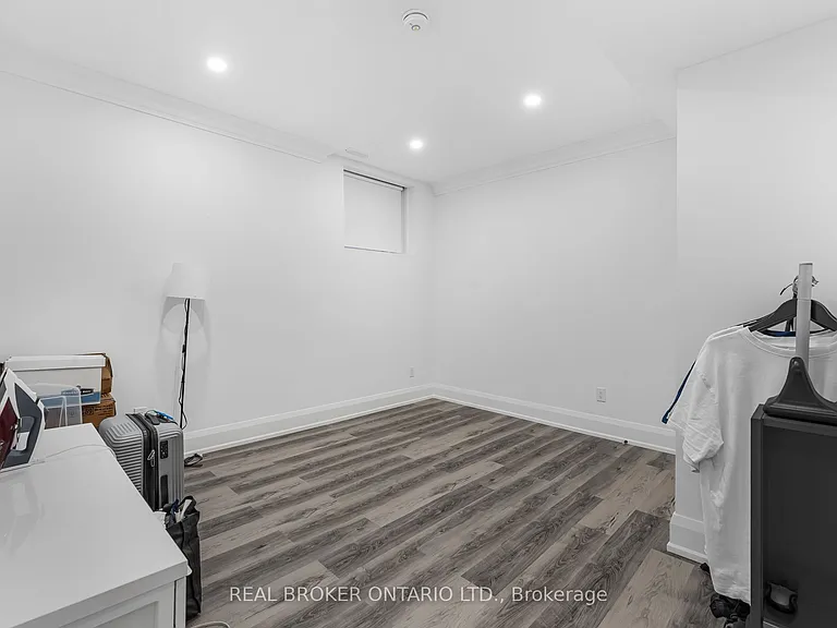 330 Maple Ave #BASEMENT — Photo 13