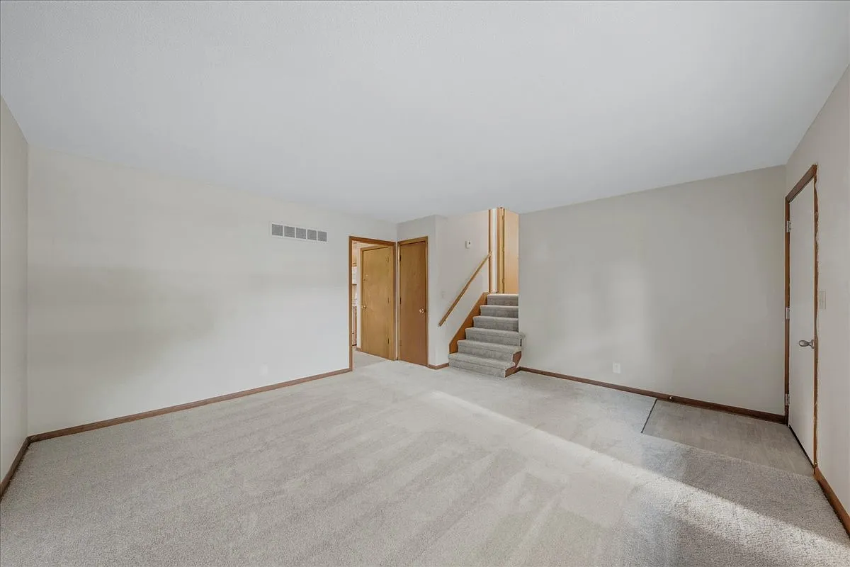 2 bed, 928 sqft, $1,675 — Photo 4