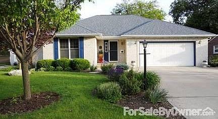 Great curb appeal! : Very deceiving. LOTS of room.....no one can believe it when they see it!