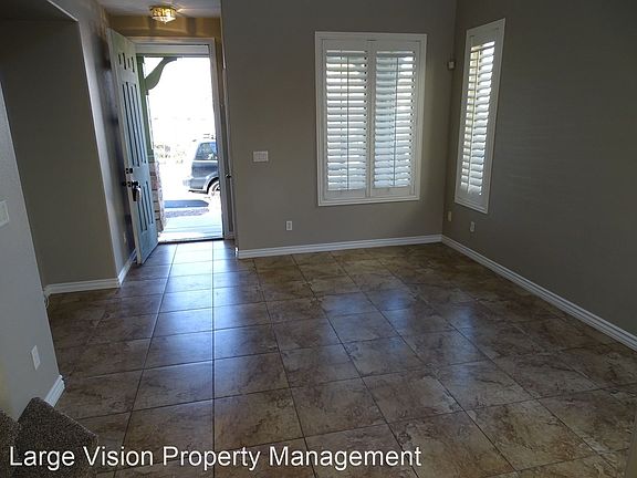 4th image of 8128 April Blossom St