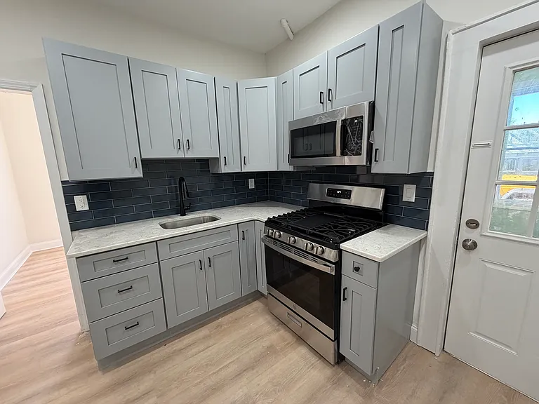 17 Conover Ave #1L — Photo 8