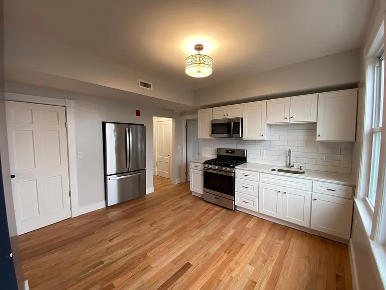 64 Chapel St #3 — Photo 4