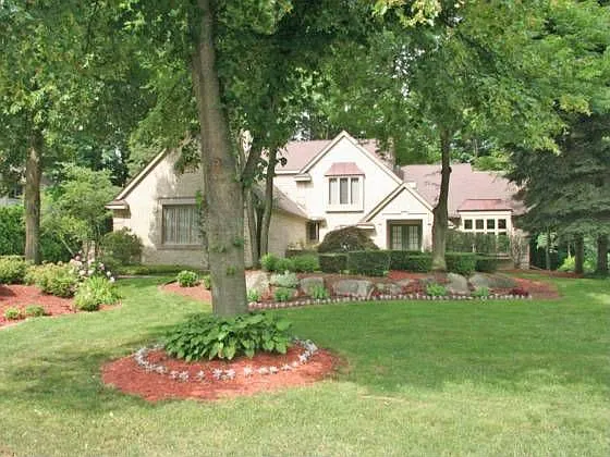2564 Norwood Rd photo 1