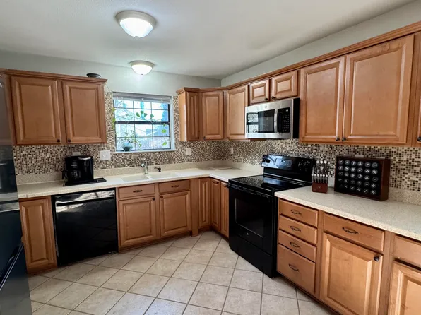 120 Palmetto Dr, Crestview, FL 32539