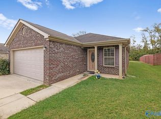 212 Valleyside Dr NE, Huntsville, AL 35810