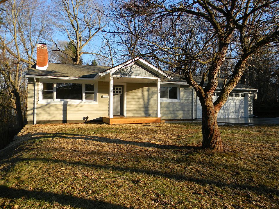 1st image of 1604 Peach St